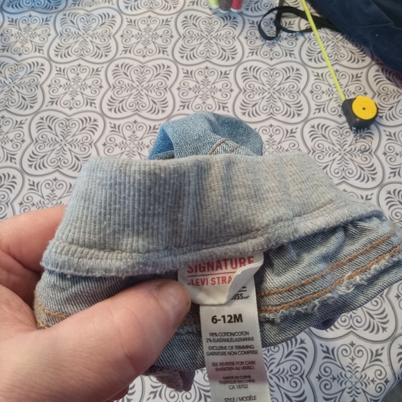 6 to 12 months Levi jeans - Picture 2 of 3